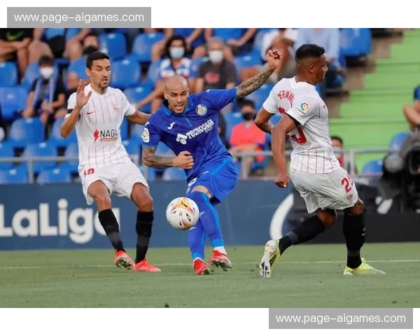 西甲保级区球队战术特点，密集防守与快速反击的生存之道